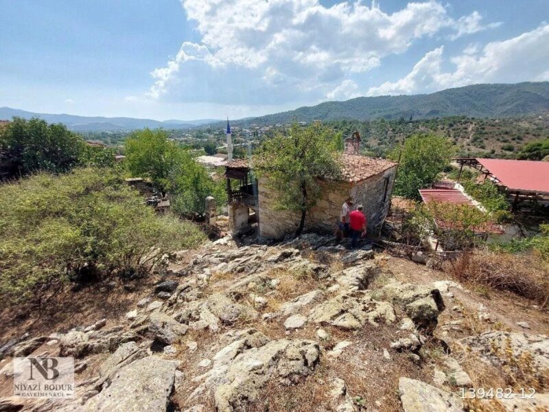 MİLAS ÇINARLI DA KÖY İÇİ TAŞ EV VE ARSASI