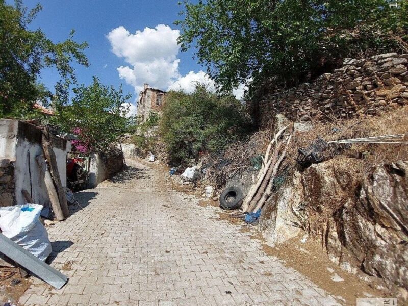 MİLAS ÇINARLI DA KÖY İÇİ TAŞ EV VE ARSASI