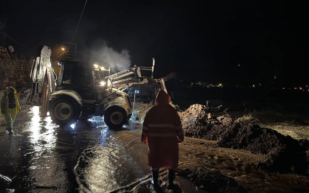 Milas Belediyesi ekipleri gece boyunca alarmdaydı