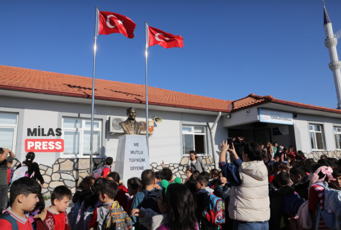 Büyükşehir İl Genelinde 248 Atatürk Büstü Yaptı