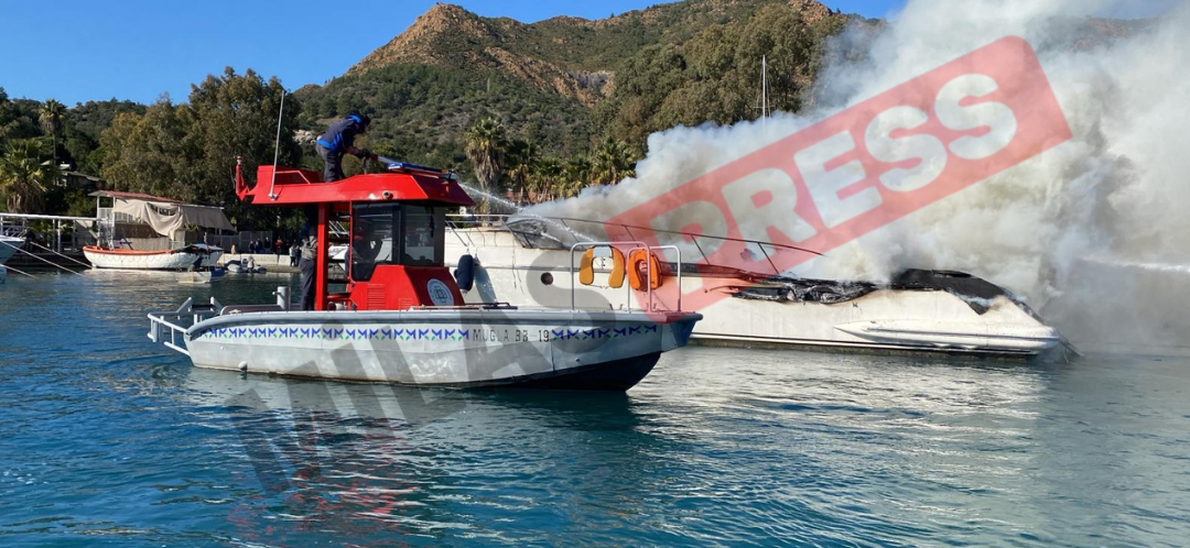 Büyükşehir Acil Müdahale Teknesinden Yat Yangınına Müdahale