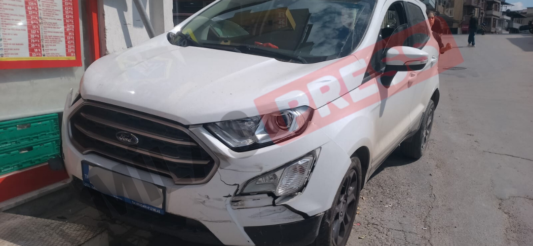 Milas’ta Kontrolden Çıkan Araç Market Duvarına Çarptı
