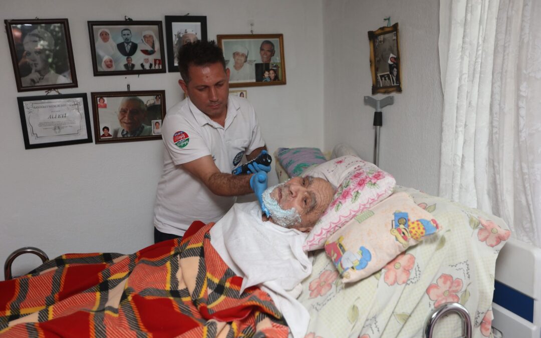 Muğla Büyükşehir’den Bayram Öncesi Anlamlı Hizmet: Evde Bakım Ekibi Kapıya Bayram Sevinci Götürdü