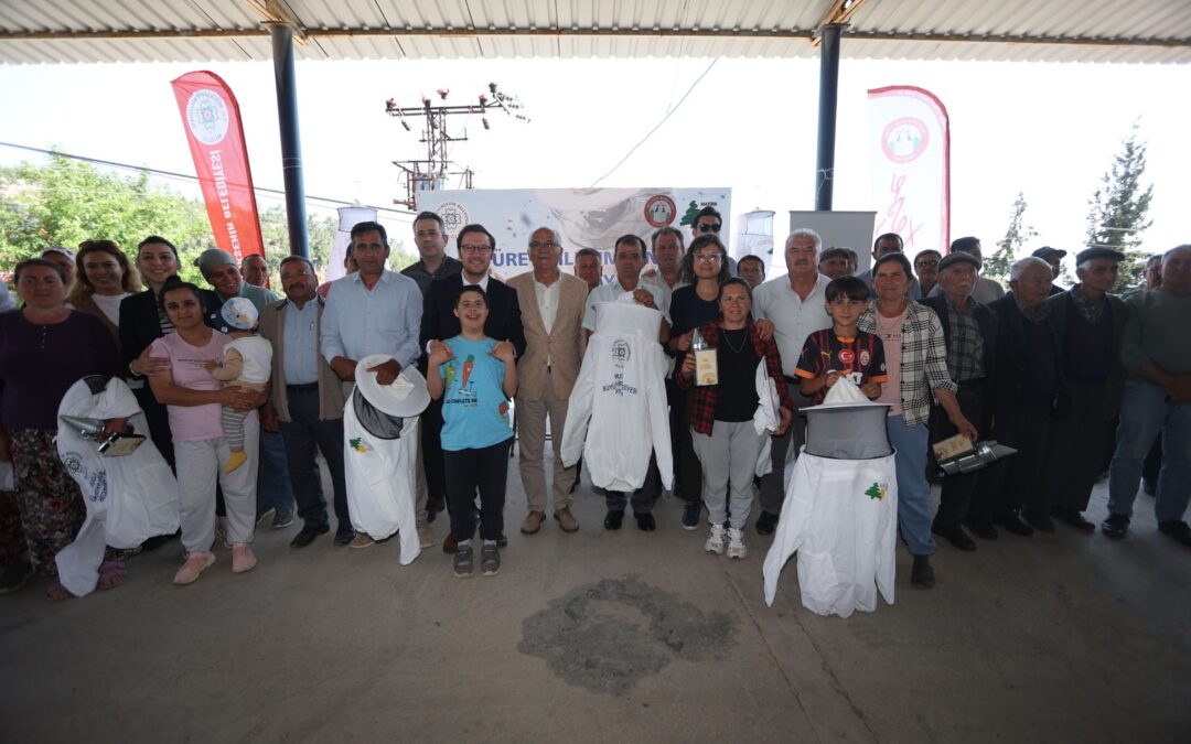 Büyükşehir ve Menteşe Belediyesi’nden Arıcılara Destek: Dağpınar’da Maske ve Körük Dağıtıldı