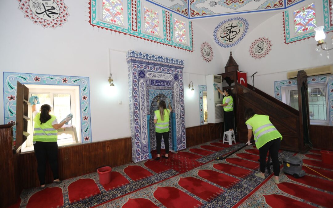Büyükşehirden Bayram Öncesi Cami Temizliği