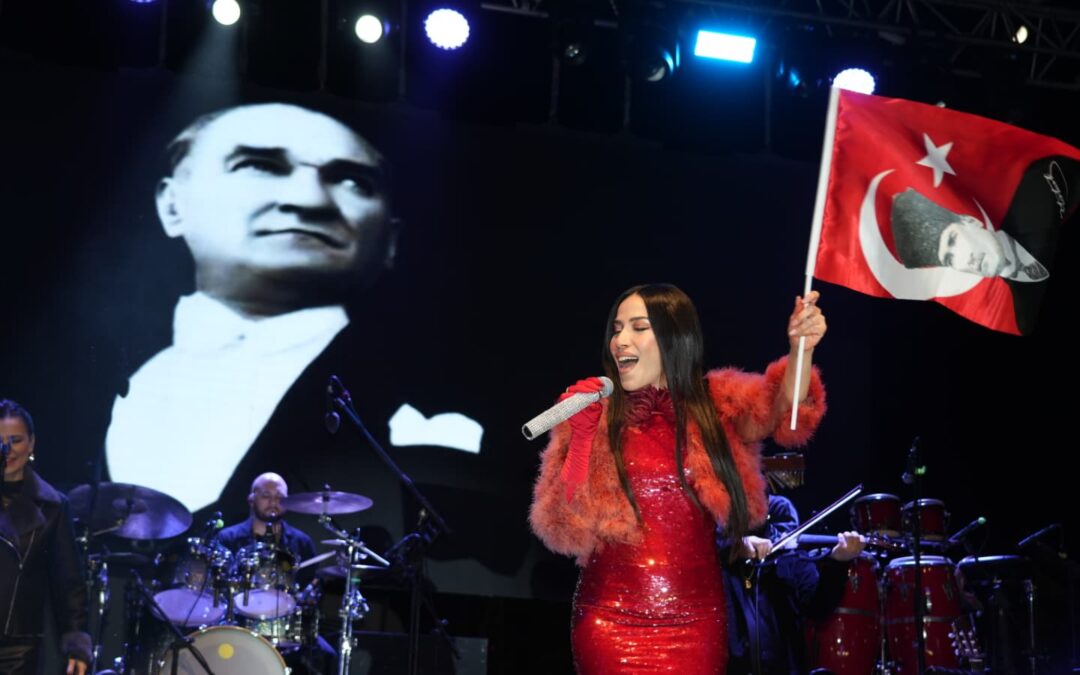 Milas’ta 29 Ekim Coşkusu: Fener Alayı ve Burcu Güneş Konseriyle Cumhuriyet Bayramı Kutlandı