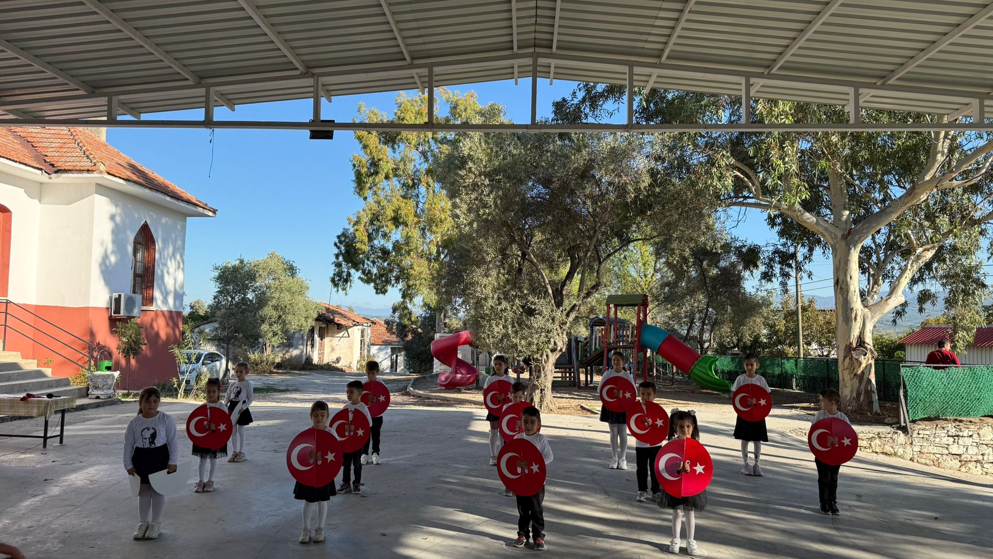 sempati-ozel-egitimden-anlamli-29-ekim-kutlamasi-minik-kalplerle-cumhuriyet-coskusu-karacahisarda-yasandi_1afaf1