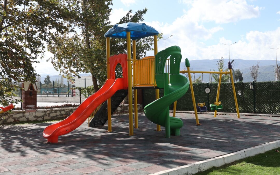 Muğla Büyükşehir, 13 İlçede Oyun Alanı ve Peyzaj Donatılarını Güçlendiriyor