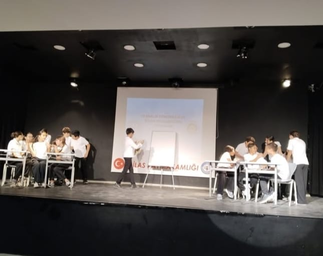 Milas İlçe Milli Eğitim Müdürü İsa Bal’dan Dünya İnsan Hakları ve Demokrasi Haftası Mesajı: ‘İnsan Hakları Bir Vicdan Meselesidir