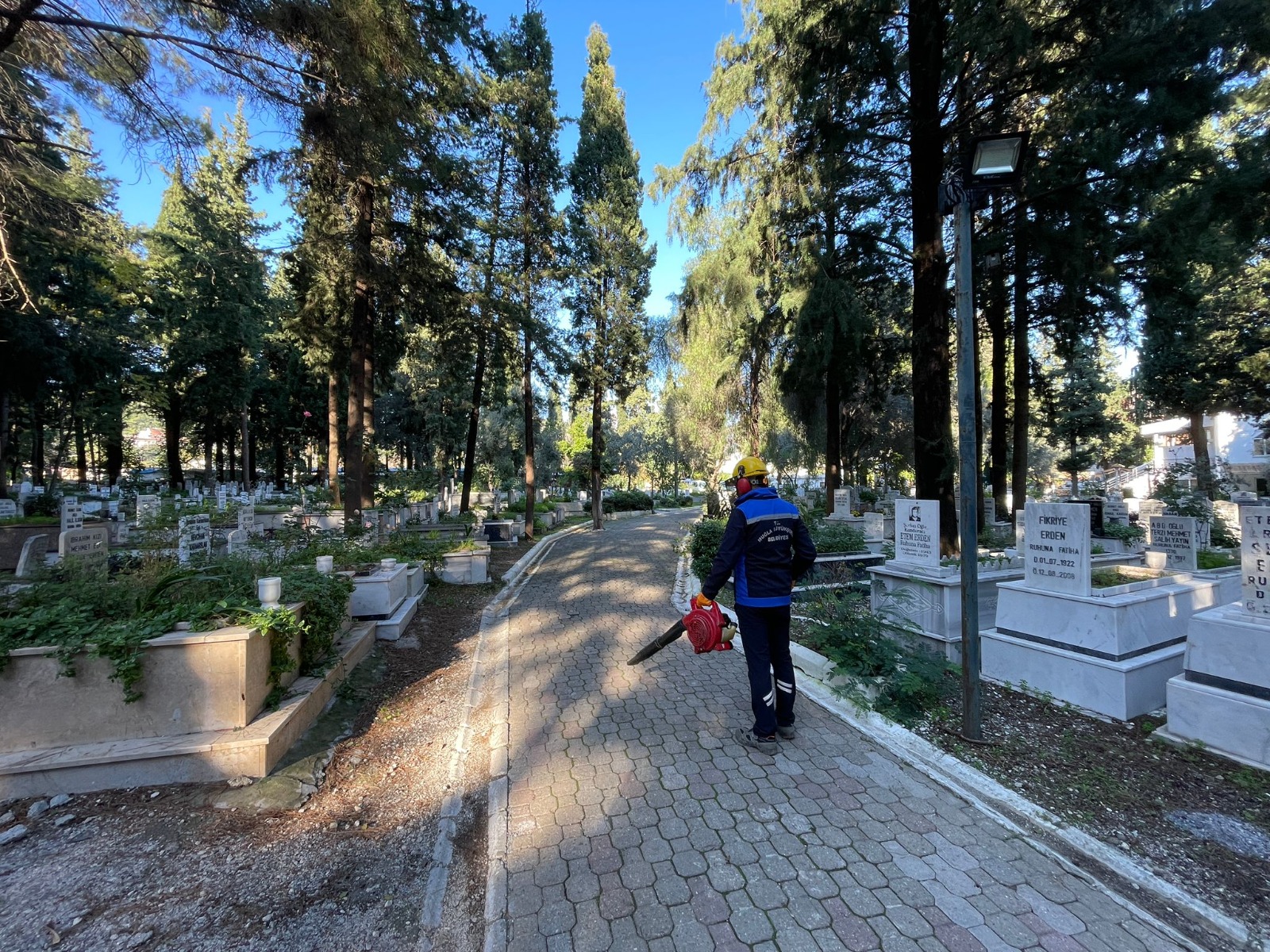 buyuksehirden-mezarliklarda-kapsamli-bakim-ve-duzenleme_8787779afg979