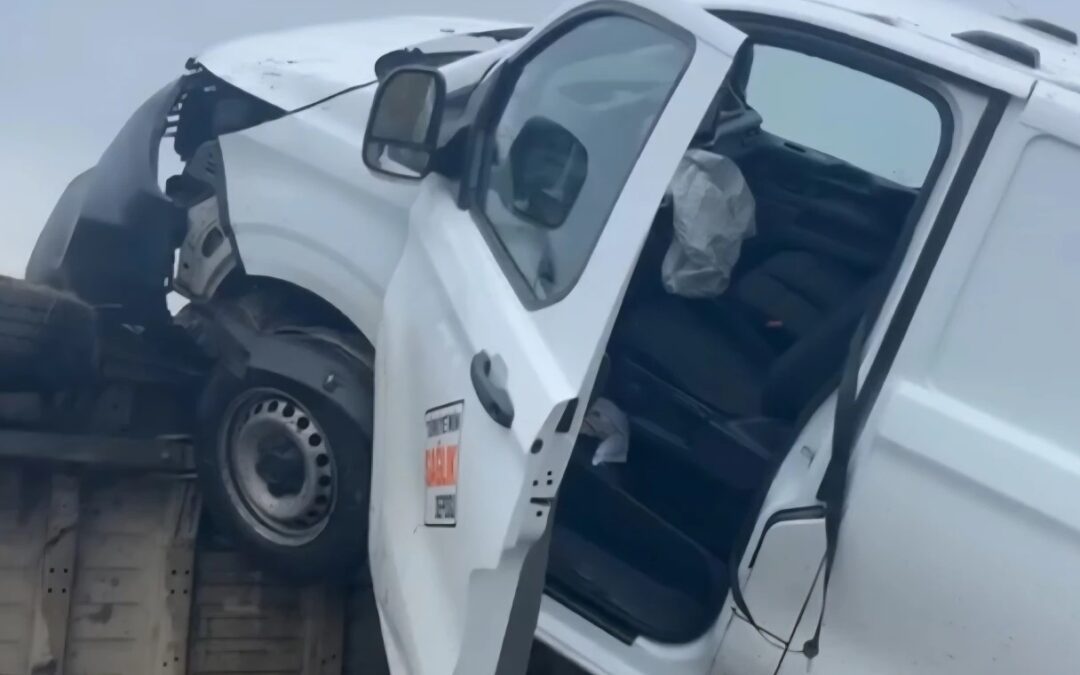 Milas Ekindere Kavşağı’nda Öğrenci Servisi ile Kamyonet Çarpıştı: 3 Yaralı