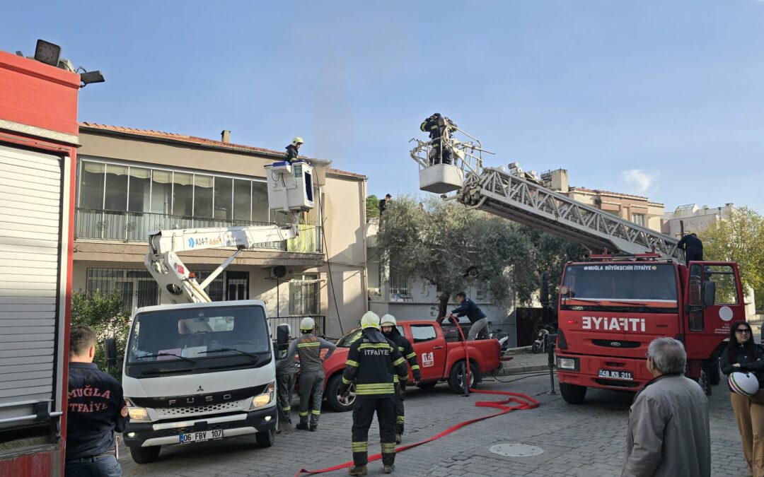 Milas İsmetpaşa Mahallesi’nde Apartman Dairesinde Yangın Paniği